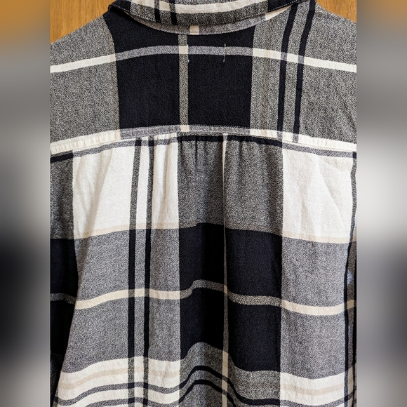 💥5 for 25💥Old Navy XL flannel shirt in black and white - Picture 6 of 8